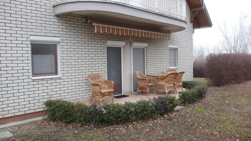 Nyarido Apartman Apartment อัลโชเอิร์ช ภายนอก รูปภาพ
