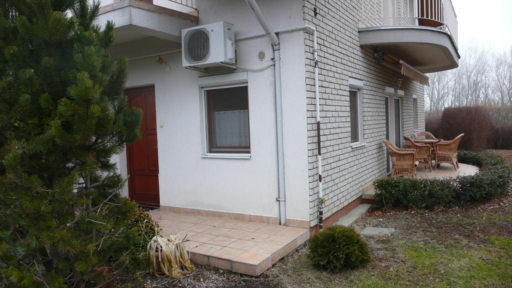 Nyarido Apartman Apartment อัลโชเอิร์ช ภายนอก รูปภาพ