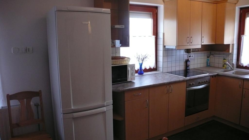 Nyarido Apartman Apartment อัลโชเอิร์ช ภายนอก รูปภาพ