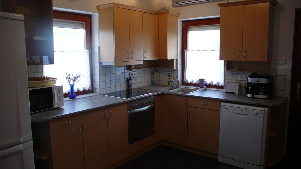 Nyarido Apartman Apartment อัลโชเอิร์ช ภายนอก รูปภาพ
